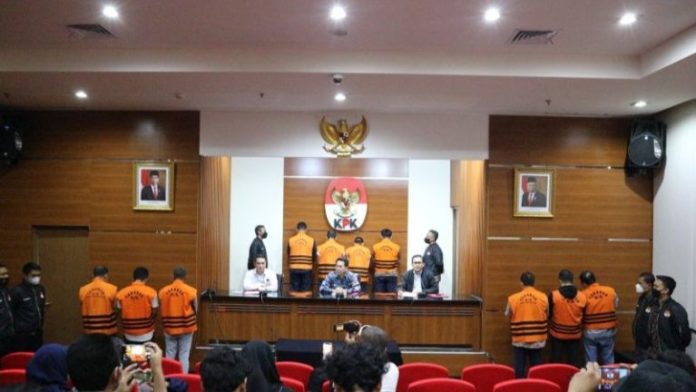 KPK menetapkan 10 tersangka dalam kasus dugaan korupsi proyek jalur kereta api di DJKA Kemenhub.