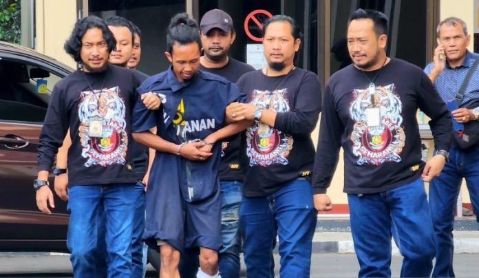 Muhamad Husen, tersangka pembunuhan dan mutilasi pemilik depot air isi ulang di Semarang, Jawa Tengah.