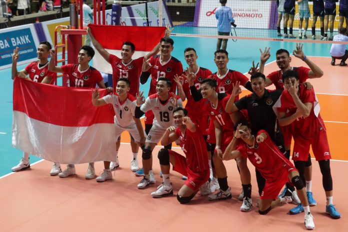 Tim Voli Putra Indonesia mencetak hatrick emas SEA Games setelah berhasil menekuk tim voli putra Kamboja dalam laga final SEA Games 2023.