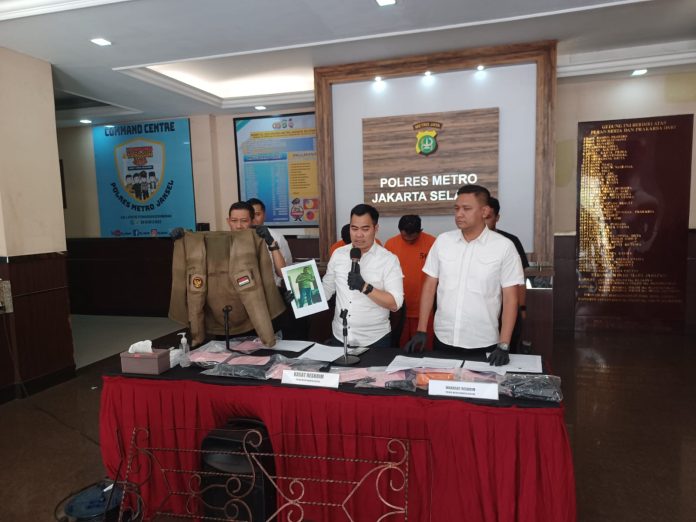 Tersangka maling spesialis rumah kosong dihadirkan saat rilis kasus di Mapolres .