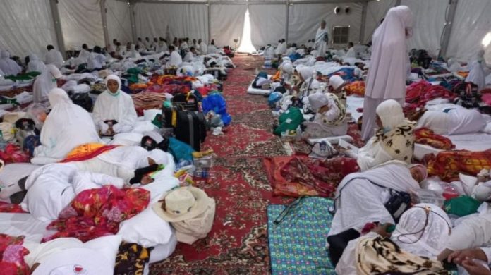 Jemaah haji RI di tenda pemondokan