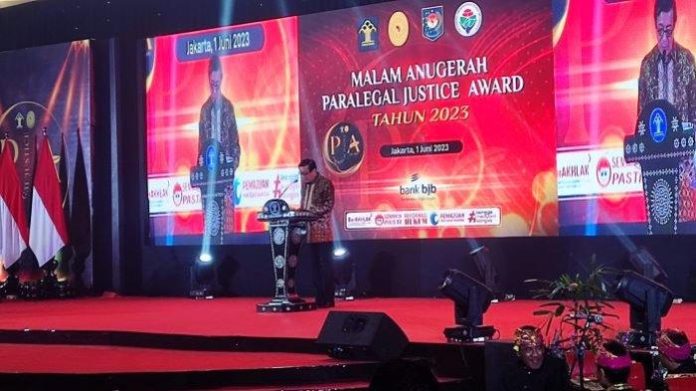 Menkumham Yasonna Laoly di acara malam Anugerah Justice Paralegal Award 2023.