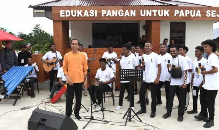 Presiden Jokowi mengunjungi Waibu Agro Wisata di Jayapura, Papua.