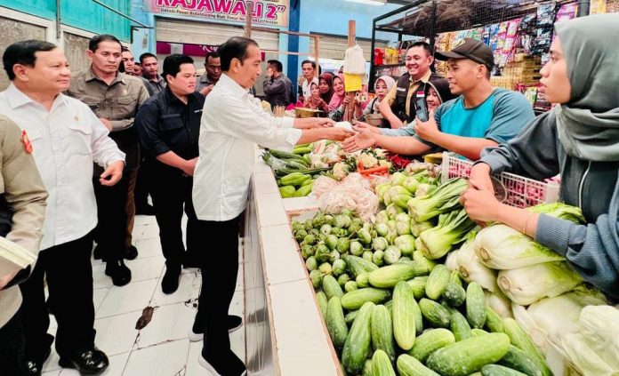 Presiden Jokowi di Pasar Bululawang, Malang, Jatim