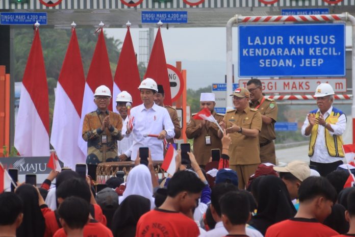 Presiden Jokowi meresmikan ruas Jalan Tol Bengkulu-Taba Penanjung (Tape).