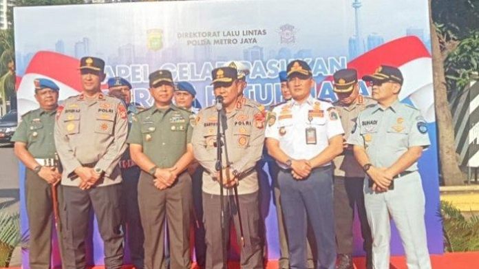 Kapolda Metro Jaya Irjen Karyoto memberikan arahan dalam Operasi Patuh Jaya 2023.
