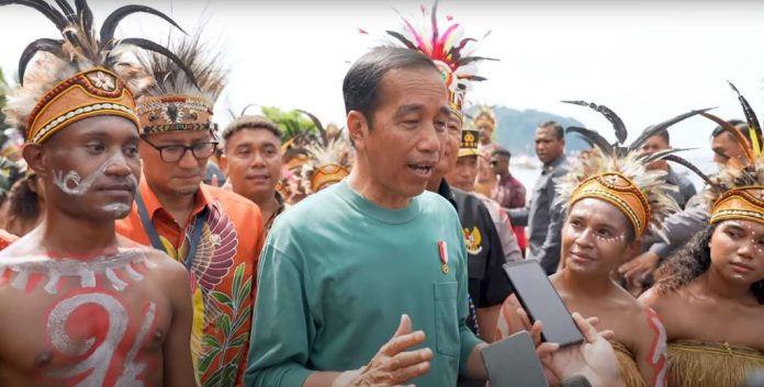 Presiden Jokowi di acara Papua Street Carnival