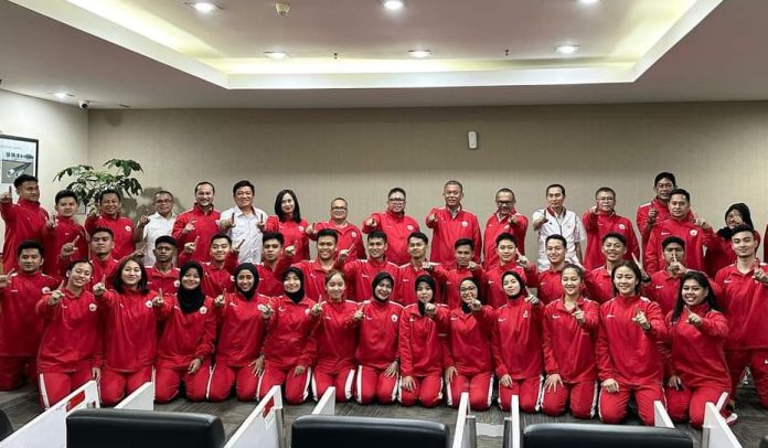 Ketua DPRD DKI Prasetyo Edi Marsudi saat melepas atlet karate DKI yang akan berlaga di Pra PON Kalsel pada 25 Agustus 2023.