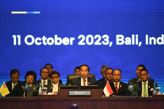 Presiden Jokowi membuka Konferensi Tingkat Tinggi AIS Forum 2023 di BNDCC, Nusa Dua, Kabupaten Badung, Bali, Rabu (11/10/2023).