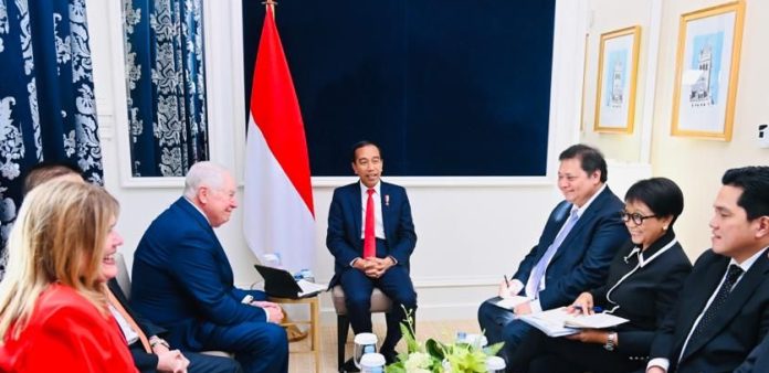 Pertemuan Presiden Jokowi dan Chairman Frepoort membahas penambahan saham tambang Freeport di Washington DC, AS, Senin (13/11/2023).