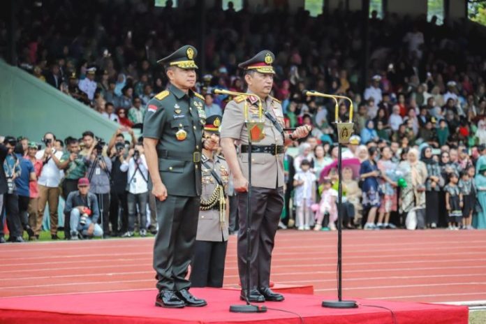 Kapolri Jenderal Listyo Sigit dan Panglima TNI Agus Subiyanto di acara Wisuda Akademi TNI- Akpol. Selasa (28/11/2023).