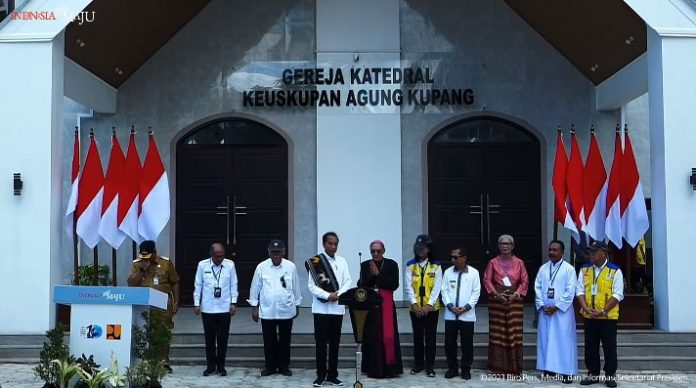 Presiden Jokowi meresmikan Gereja Katedral Keuskupan Agung di Kota Kupang, NTT, Rabu (6/12/2023).