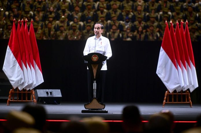 Presiden Jokowi meminta masyarakat untuk tidak mempercayai hoaks yang dapat memicu konflik dan perpecahan pada Pemilu 2024.