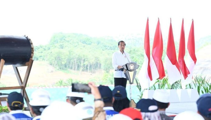 Presiden Jokowi melakukan groundbreaking sejumlah proyek di Ibu Kota Nusantara, Kaltim, Rabu (17/1/2024). Salah satunya pembangunan memorial park.