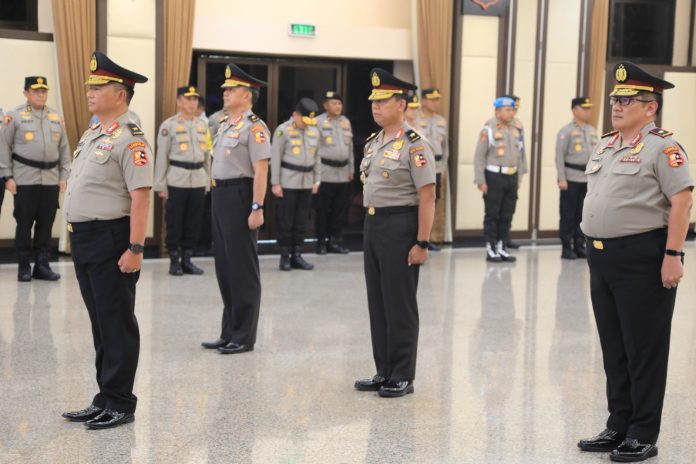 4 perwira menengah Polri pecah bintang dari Kombes menjadi Brigjen.