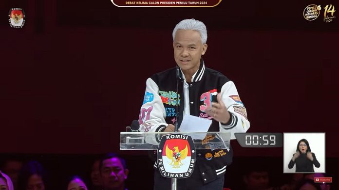 Monen capres nomor urut 3 Ganjar Pranowo memberikan pernyataan penutup dalam Debat Kelima Pilpres di JCC, Jakarta, Minggu (4/2/2024) malam.