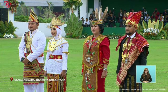 Donna Chandra Ginting berbusana adat Suku Karo Uis Gara terpilih sebagai busana terbaik saat Upacara Detik-detik Proklamasi di IKN.