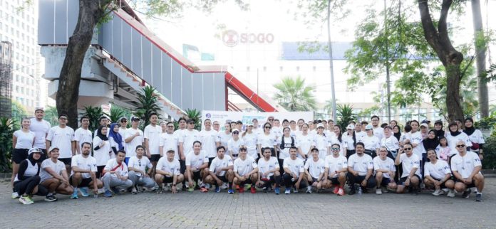 Pengurus dan anggota Peradi YLC Pusat dan mengikuti Fun Run 2024 yang digelar di GBK, Jakarta, Minggu (25/8/2024).