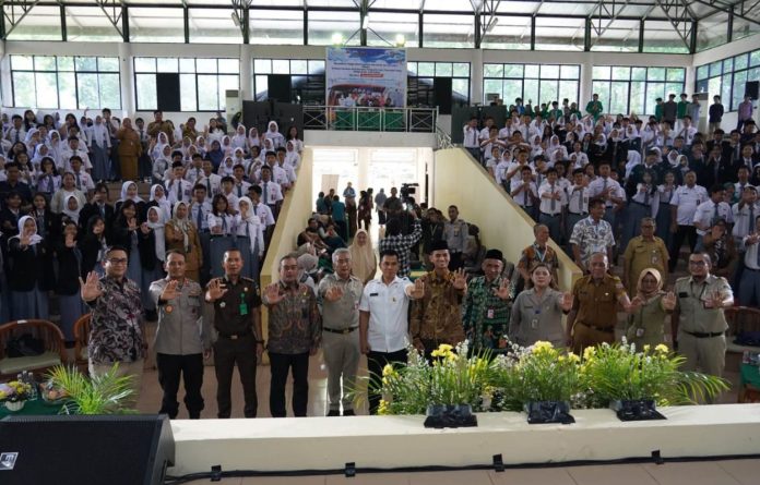 Pemerintah Kota Jakarta Selatan melalui Inspektorat Pembantu memberikan edukasi gerakan anti korupsi kepada pelajar di Gedung Serbaguna TMR Ragunan, Pasar Minggu, Selasa (19/11/2024).