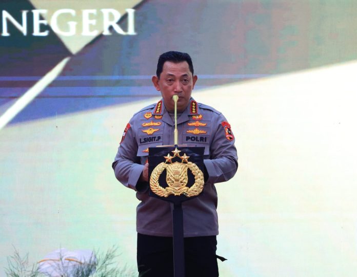 Kapolri Jenderal Listyo Sigit Prabowo saat membuka Apel Kasatwil Polri 2024 di Semarang, Jawa Tengah, Rabu (11/12/2024