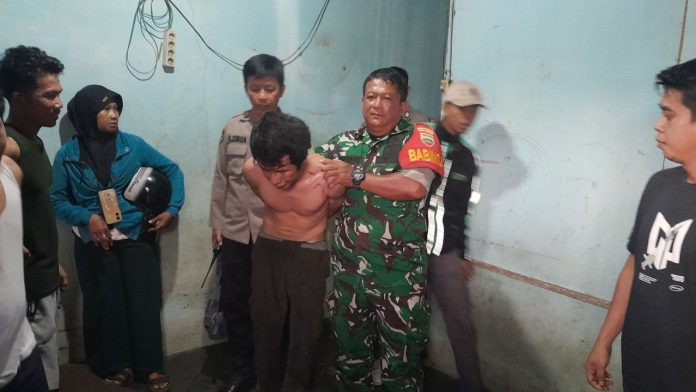 APPM pelaku pemerkosaan ibu muda di Deliserdang saat diamankan dari amukan massa.