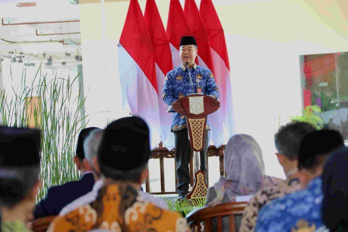 Pj Gubernur DKI Jakarta meresmikan Kantor Kecamatan Mampang Prapatan, Jakarta Selatan, Senin (23/12/2024).