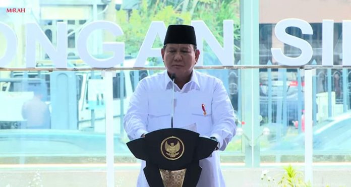 Presiden Prabowo Subianto saat meresmikan Terowongan Silaturahmi Masjid Istiqlal-Gereja Katedral, Kamis (12/12/2024).