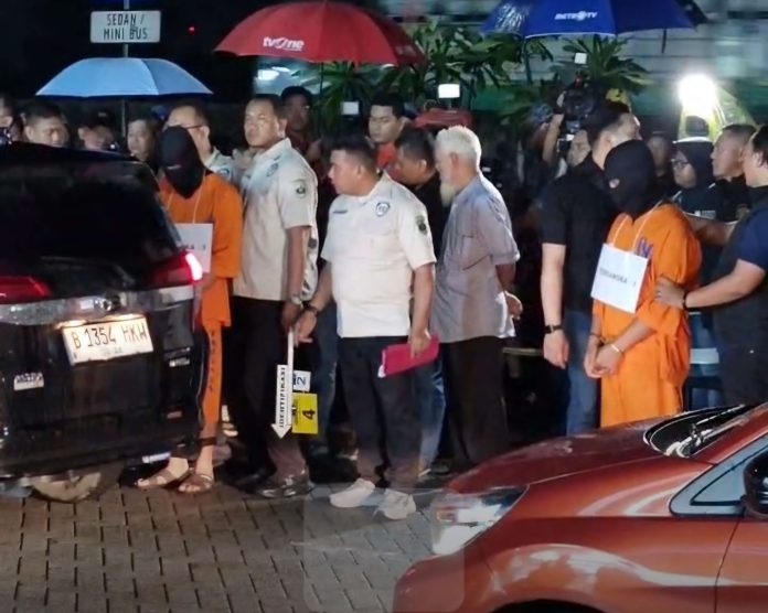 Rekonstruksi penembakan bos rental mobil di Rest Arae Km 45 Tol Jakarta Merak, Sabru (11/1/2025) dinihari.