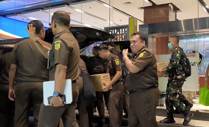 Tim penyidik Kejagung menggeledah Kantor Dijen Migas Kementeriaan ESDM, Senin (10/2/2025).