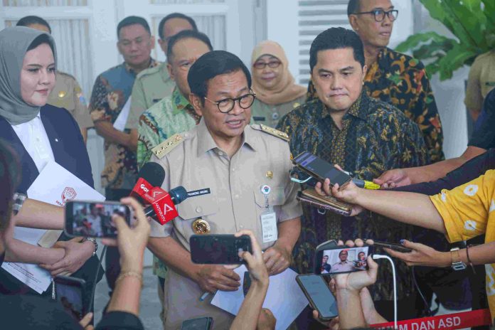 Gubernur Jakarta Pramono Anung buka suara terkait pertemuan dengan Ketua PSSI Erik Thohir.