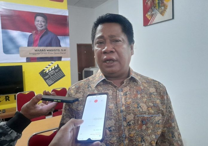 Waras Waskito, tokoh masyarakat Kota Bekasi yang juga warga Perumahan Kemang Pratama.