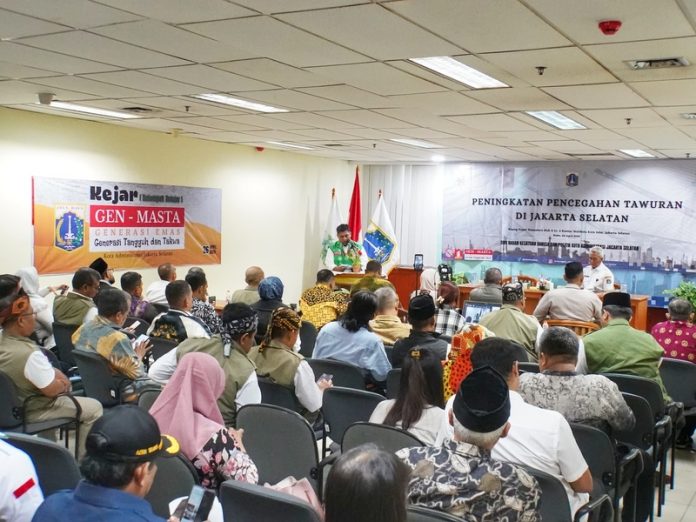 Kesbangpol Jaksel menggelar sosialisasi soal peningkatan pencegahan tawuran kepada pengurus lingkungan dan FKDM, Rabu (23/4/2025).