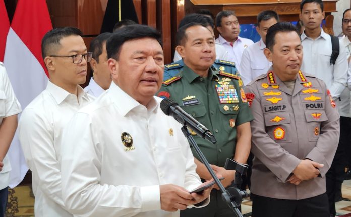 Menko Polkam Budi Gunawan pimpin Satgas Terpadu Operasi Premanisme untuk memberantas ormas yang meresahkan dan mengganggu investasi.