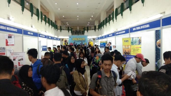 DPRD DKI Jakarta menyoroti program job fair Disnakertransgi Jakarta.