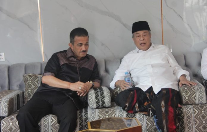 Wali Kota Jaksel M Anwar saat bertemu KH Muhyidin, Selasa (13/5/2025).