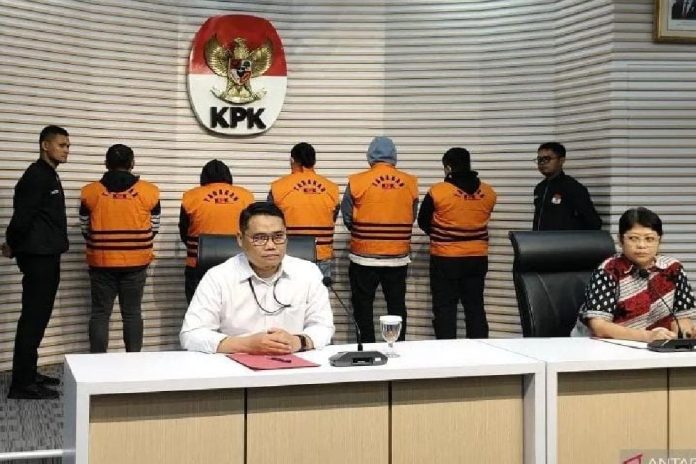 KPK menetapkan lima tersangka terkait kasus dugaan korupsi proyek pembangunan jalan di Sumut.