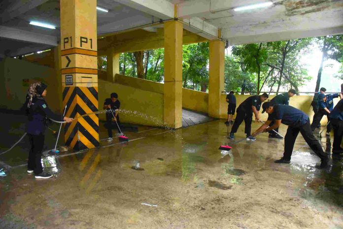 Pemerintah Kota Administrasi Jakarta Timur menggelar Aksi Kerja Bakti, pada Jumat (11/7/2025).