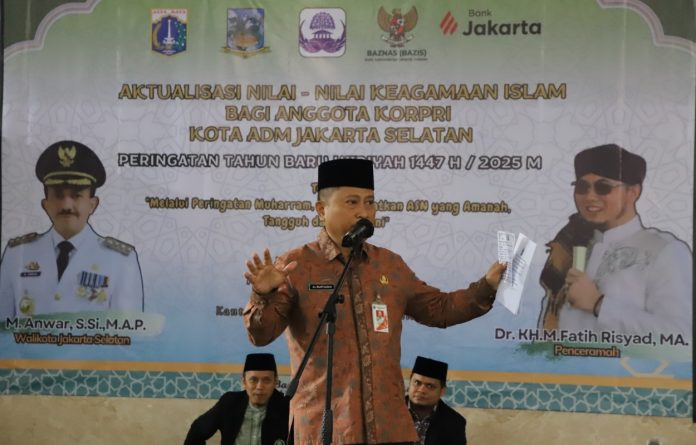 Wakil Walikota Jakarta Selatan Ali Murtadho saat kegiatan peringatan Tahun Baru Islam 1447 Hijriah di Masjid Darul Jannah, Kantor Wali Kota Administrasi Jakarta Selatan, Kamis (10/7/2025).