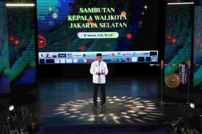 Wali Kota Jakarta Selatan, M Anwar saat membuka Grand Final Duta Generasi Berencana (Genre) tahun 2025 di Gedung Teater Pertunjukan Bulungan, Kelurahan Kramat Pela, Kecamatan Kebayoran Baru, Jumat (10/7/2025).