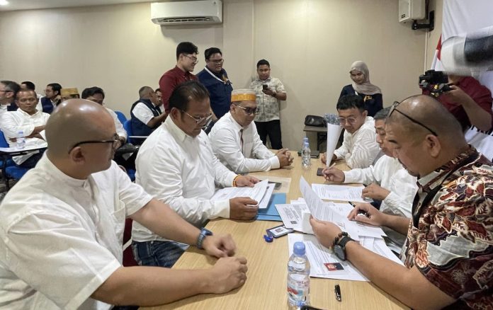 Pasangan JRE yakni Jimmy Simanjuntak, Resha Agriansyah, dan Daniel Alfredo, resmi mendaftarkan diri sebagai calon pengurus Asosiasi Kurator dan Pengurus Indonesia (AKPI) periode 2025–2028, Jumat (18/7/2025).