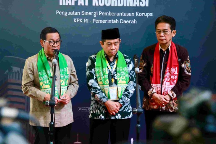 Gubernur DKI Jakarta Pramono Anung bersama Ketua DPRD DKI Khoirudin dan Wakil Ketua KPK Johanis Tanak.