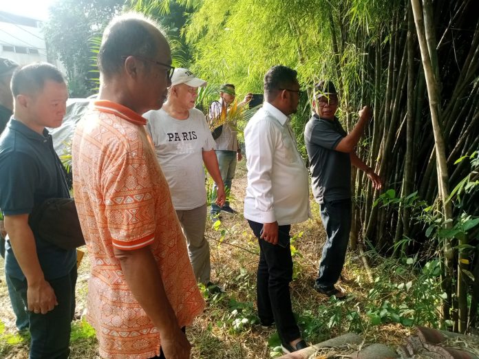 Anggota DPRD Kota Tangerang Selatan (Tangsel) dari Fraksi PDI Perjuangan, Syamsul Hariyanto, menepati janjinya untuk meninjau langsung kondisi infrastruktur saluran air yang dikeluhkan warga RW 08, Kelurahan Mekar Jaya, Kecamatan Serpong, Selasa (15/7/2025).