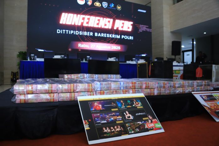 Direktorat Tindak Pidana Siber Bareskrim Polri berhasil mengungkap sindikat judi online berskala nasional dan internasional yang beroperasi melalui tiga situs utama: Slot Bola 88, Raja Spin 88, dan Inibet 77.