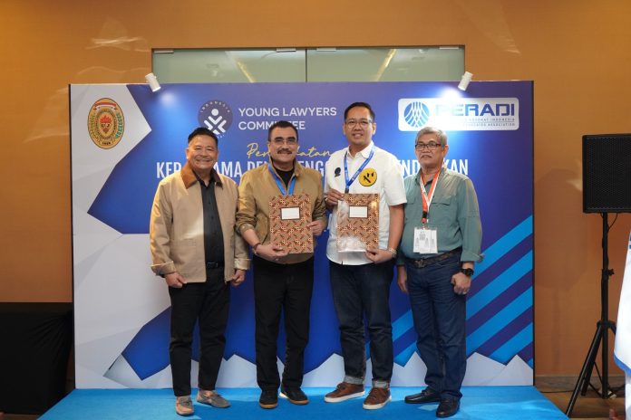 Perhimpunan Advokat Indonesia Young Lawyers Committee (Peradi – YLC) menandatangani nota kesepahaman (MoU) dengan Universitas Jayabaya, di The Stones Hotel, Legian, Denpasar, Bali. 