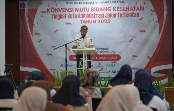 Wali Kota Jaksel M. Anwar saat membuka kegiatan Konvergensi Mutu Bidang Kesehatan Tahun 2025, Rabu (20/8), di Ruang Patung Dirgantara, Kantor Wali Kota Jakarta Selatan.