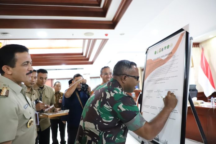 Forum Komunikasi Pimpinan Kota (Forkopimko) Jakarta Selatan bersama elemen masyarakat dan tokoh agama secara resmi menyatakan komitmen bersama untuk menjaga kondusifitas wilayah melalui Deklarasi Jaga Jakarta.