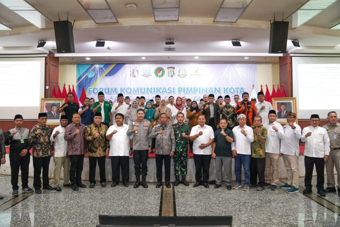 Forum Komunikasi Pimpinan Kota (Forkopimko) Jakarta Timur menggelar Deklarasi Forum Komunikasi Publik untuk #JagaJakarta, Senin (1/9/2025).