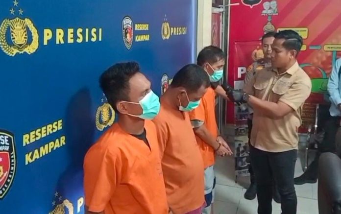 Satuan Reserse Kriminal (Satreskrim) Polres Kampar berhasil mengungkap kasus pembunuhan sadis terhadap Ketua Serikat Pekerja Transportasi Indonesia (SPTI) Desa Kasikan, Kecamatan Tapung Hulu.