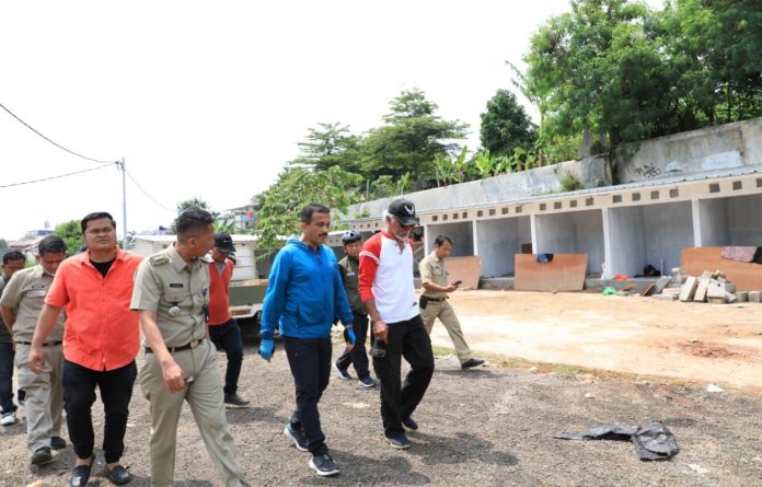 Wali Kota Administrasi Jakarta Selatan M. Anwar memastikan pembangunan Sentra Fauna Lenteng Agung, Kecamatan Jagakarsa, segera rampung dan siap digunakan dalam dua pekan ke depan.