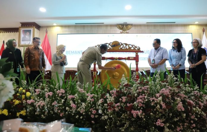 Sebanyak 20.000 dosis vaksin dengue (DBD) disiapkan untuk diberikan kepada 10 ribu pelajar kelas 3 dan 4 Sekolah Dasar (SD) di wilayah Jakarta Selatan.